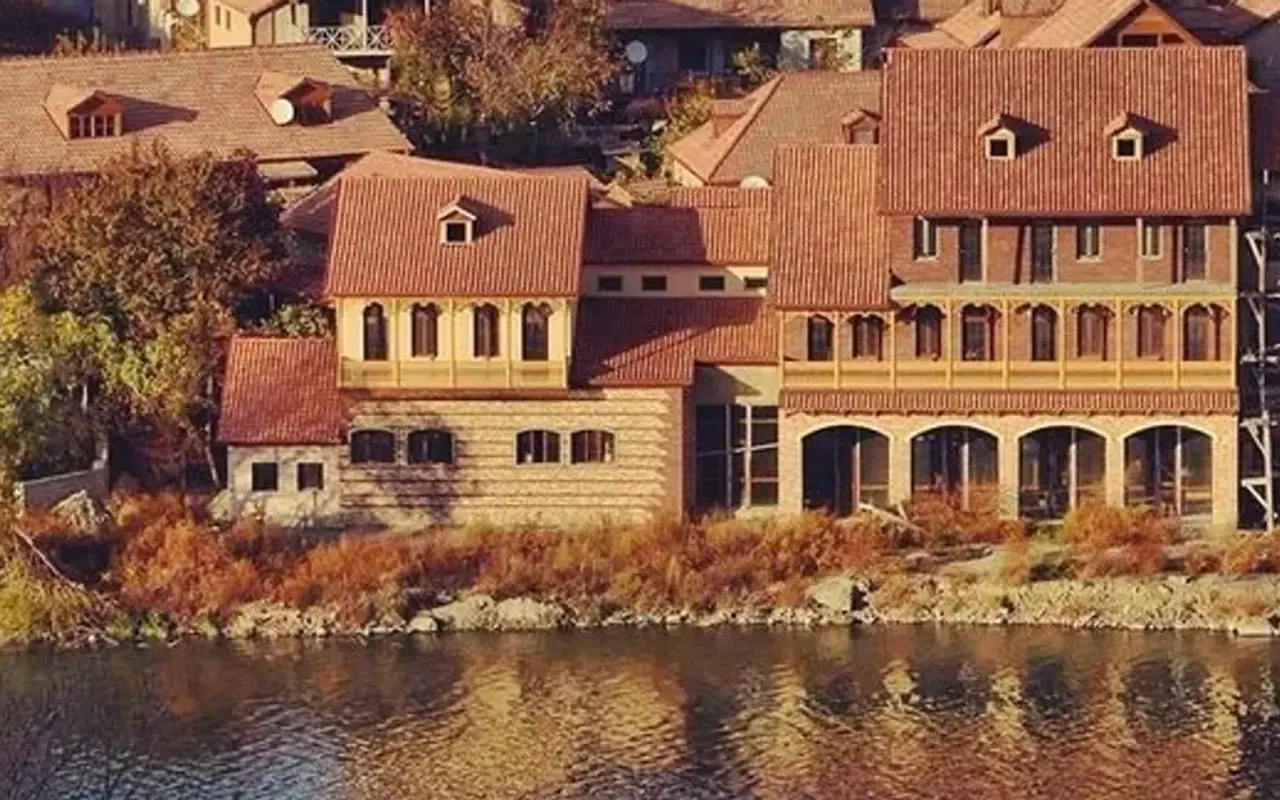 main photo